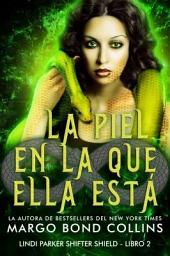 Icon image La piel en la que ella está: Libro 2 de la serie de Lindi Parker, Shifter Shield